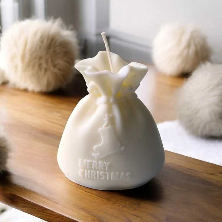 Świeca sojowa dekoracyjna worek prezentów Oyka Candle.webp