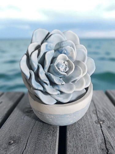 świeca sojowa róża w gipsie nordic calm oyka candle.png