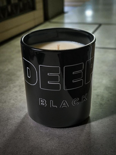 świeca sojowa w szkle deep black prezent oyka candle.png