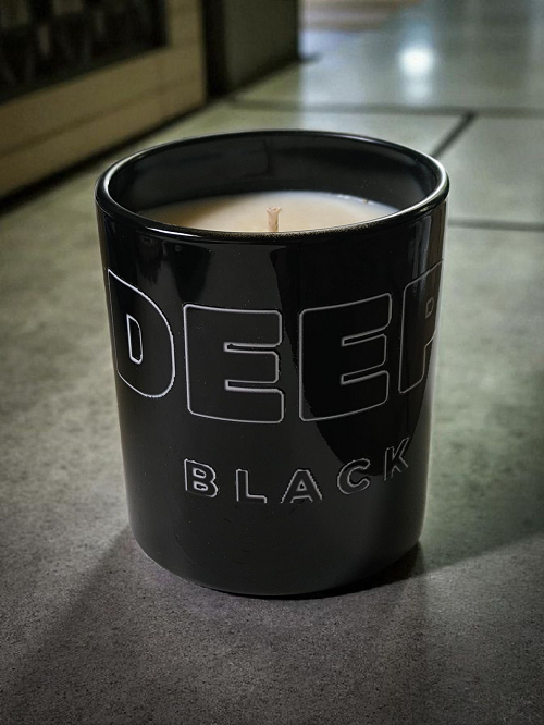 świeca sojowa w szkle deep black prezent oyka candle.png